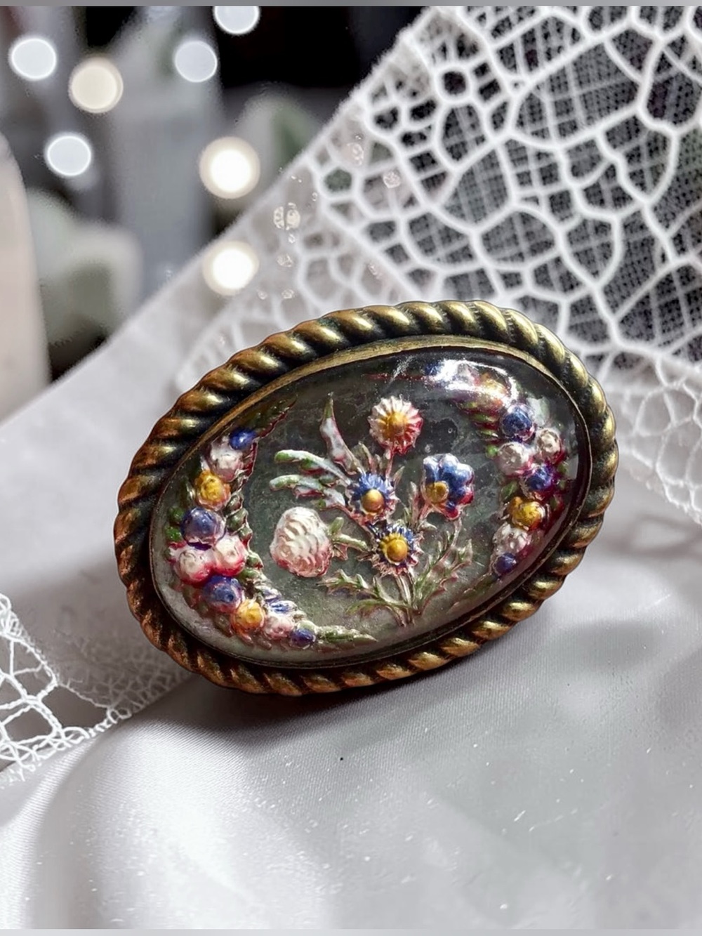 🌺Vintage Victorian Goofus Glass Intaglio Brooch